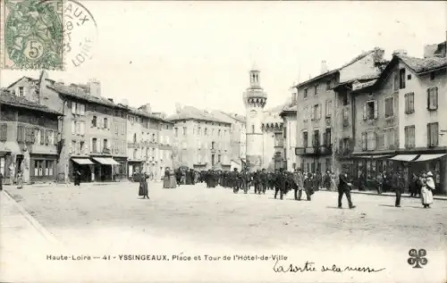 Ak Yssingeaux Haute Loire, Platz und Turm des Rathauses, Menschenmenge,  