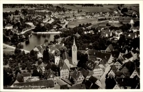 Ak Sindelfingen in Württemberg, Luftaufnahme von   Stadtansicht, Kirche und Häuser
