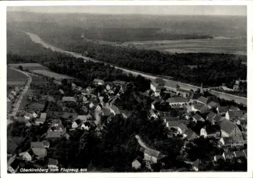 Ak Oberkirchberg Illerkirchberg in Württemberg, Luftaufnahme von  Häuser, Landschaft, Fluss