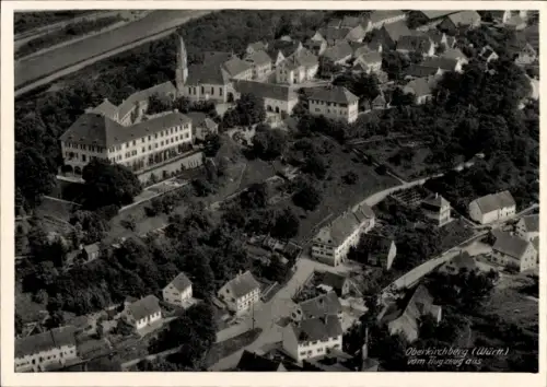 Ak Oberkirchberg Illerkirchberg in Württemberg, Luftaufnahme von Oberkirchberg, Gebäude, Straßen,