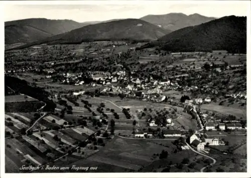 Ak Schönberg Seelbach im Schwarzwald Baden, Luftaufnahme von Seelbach, Berglandschaft, Häuser, Fe