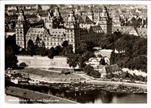 Ak Aschaffenburg in Unterfranken, Luftaufnahme von  Main, beeindruckendes Schloss