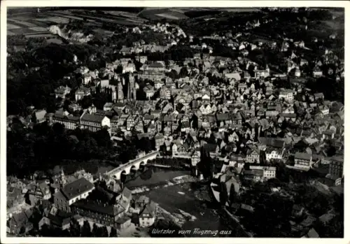 Ak Wetzlar an der Lahn, Luftaufnahme von  Stadtansicht, Flussbrücke,  Architektur