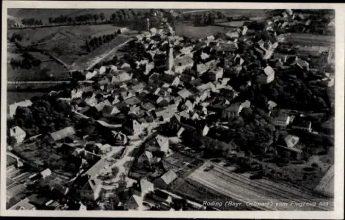 Ak Roding in der Oberpfalz, Luftaufnahme von  bayrische Ostmark, Häuser, Felder, Kirche