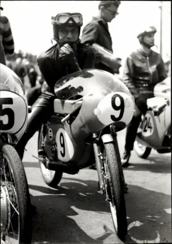 Foto Motorrennsport, Motorradrennfahrer Rudolf Kunz, Motorrad