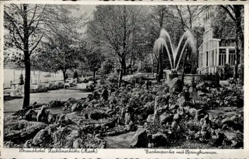 Ak Zechlinerhütte Stadt Rheinsberg in der Mark, Strandhotel, Gartenpartie mit Springbrunnen