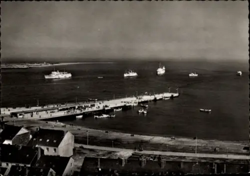 Ak Nordseeinsel Helgoland, Seebäderdampfer auf der Reede vor der Insel