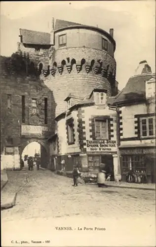 Ak Vannes Morbihan, Historische Architektur, La Porte Prison, Geschäfte, fotografie