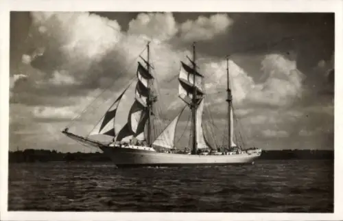 Ak Segelschulschiff Niobe geht in See, Dreimaster