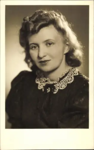Foto Ak Frau-Porträt, Frisur