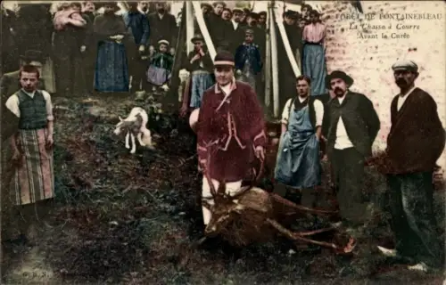 Ak Fontainebleau Seine et Marne, Jagdszene mit Menschen, Jagdhund und Geweihträger, historisch