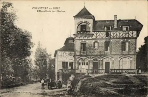Ak Corneville sur Risle Eure, Hostellerie des Cloches, Gebäude, Straße, Bäume, Pferd und Wagen