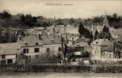Ak Broglie Eure, Panoramaansicht von  Häuser, Bäume, Kirche