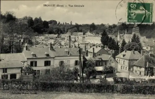 Ak Broglie Eure, Ansicht der Stadt  Häuser, Bäume, Landschaft