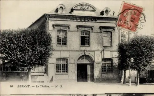 Ak Bernay Eure, Theatergebäude, Stimmungsvolle Bäume, Historisches Gebäude