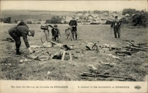 Ak Puisieux Aisne, Schlachtfeld, Soldaten, Fahrräder, zerstörte Ausrüstung