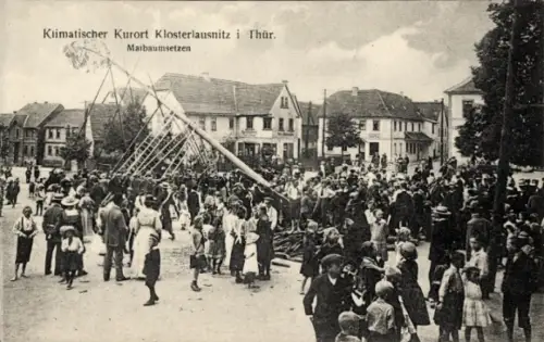 Ak Bad Klosterlausnitz in Thüringen, Klimatischer Kurort  Maibaumsetzen, Menschenmenge, festliche