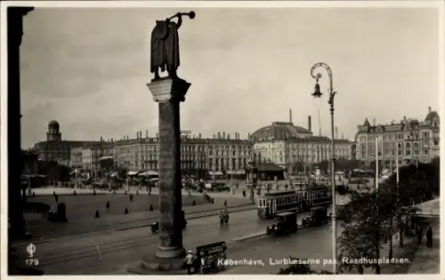 Ak København Kopenhagen Dänemark, Lurbläser, Rathausplatz, Stadtbereich,  Fahrzeuge, Straßenbahn