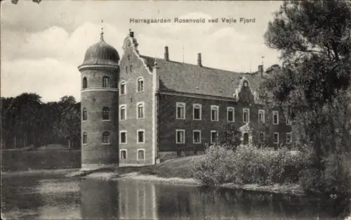 Ak Vejle Faaborg Midtfyn Dänemark, Herregaarden Rosenvold, Bauwerk am Wasser, umgeben von Bäumen