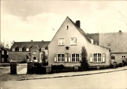 Ak Bad Schmiedeberg in der Dübener Heide, Haus im Vordergrund, Gaststätte Ochsenkopf,  schwarz-we
