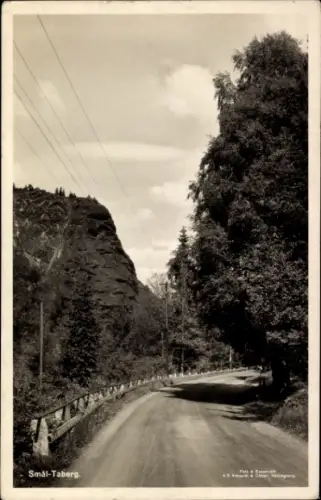 Ak Taberg Jönköping Schweden, Smål-Taberg, Straße, Bäume, Felsen