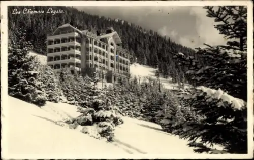 Ak Leysin Kanton Waadt, Gebäude Les Chamois  schneebedeckte Landschaft, Bäume