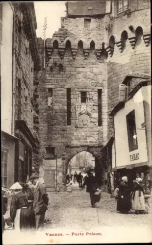 Ak Vannes Morbihan, Mittelalterliches Stadttor, Kopfsteinpflaster,  Architektur