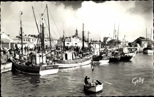 Ak Croix de Vie Vendée, Port, Arrivee des Bateau de Peche