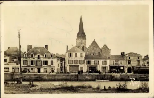 Ak Saint Gilles sur Vie Vendée, Quai du Port-Fidele, pris de Croix-de-Vie