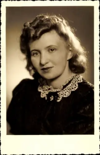 Foto Ak Frau-Porträt, Frisur