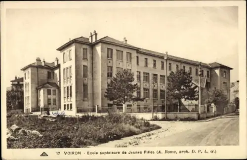 Ak Voiron Isère, Schulgebäude, Ecole supérieure de Jeunes Filles, Bäume, Straße