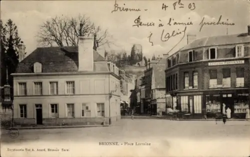 Ak Brionne Eure,  Platz Lorraine,  Gebäude, ältere 