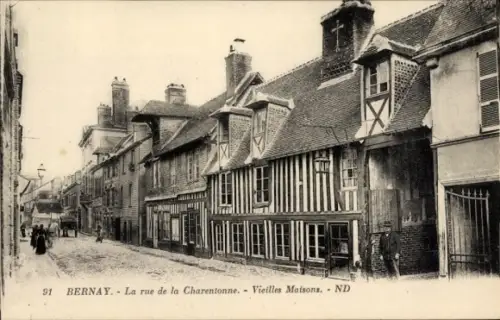 Ak Bernay Eure, Alte Häuser, Rue de la Charentonne, Stadtansicht,  Architektur