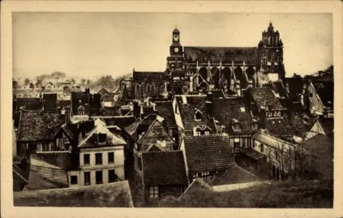 Ak Gisors Eure, Schwarze und weiße , Stadtansicht, Kirche, alte Häuser