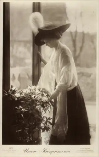 Ak Kronprinzessin Cecilie von Preußen, Portrait mit Hut, NPG 4379