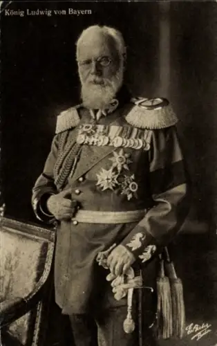 Ak König Ludwig von Bayern, Standportrait, Uniform, Orden