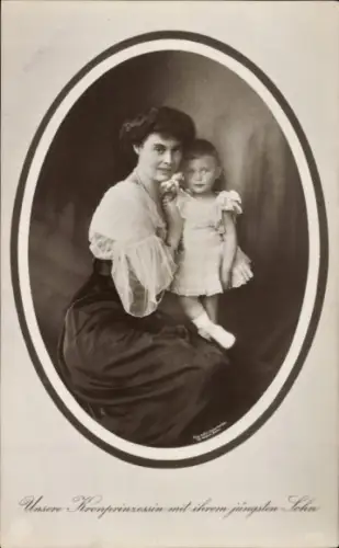 Ak Kronprinzessin Cecilie von Preußen mit ihrem jüngsten Sohn, NPG 4602