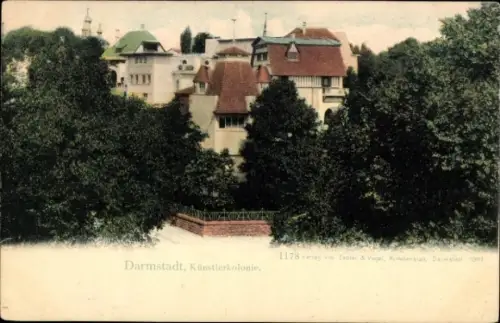 Ak Darmstadt in Hessen,  Künstlerkolonie, Gebäude mit Dachformen, Bäume im Vordergrund