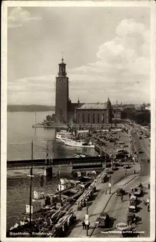 Ak Stockholm Schweden, Stockholm Stadshuset, Hafenansicht, Schiffe, Straßenverkehr