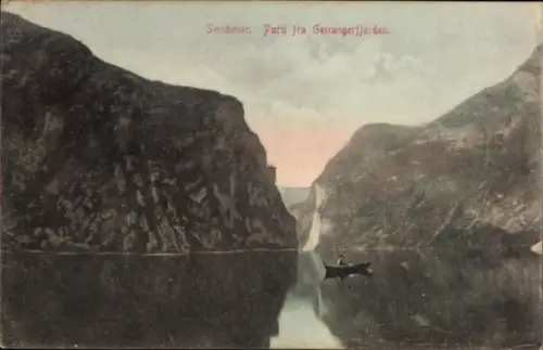 Ak Geirangerfjord Norwegen, Bergige Landschaft, Boot auf dem Wasser, Text: Sandmor. Parti fra Gei