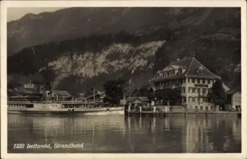 Ak Iseltwald Kanton Bern, Strandhotel, Boot, Wasser, Berge, Iseltwald