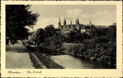 Ak Merseburg an der Saale,  Schloss, Fluss, Bäume, Weg
