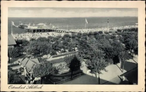 Ak Ostseebad Ahlbeck auf Usedom, Ostseebad  Strand, Seebrücke, Badegäste, Bäume