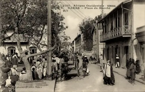 Ak Dakar Senegal, Marktplatz, Menschenmenge, Straßenansicht,  