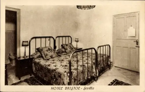 Ak Sevilla Andalusien, Hotelzimmer mit zwei Betten, Nachttische, Lampen, Teppich