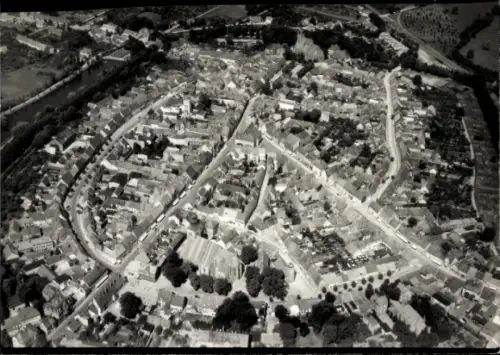 Ak Gardelegen in der Altmark, Das Bild zeigt eine Luftaufnahme der Stadt Gardelegen.
