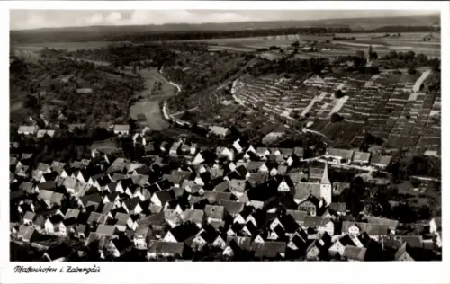 Ak Pfaffenhofen im Zabergäu Württemberg, Luftaufnahme von Dächern, Weinberge im Hintergrund, schw