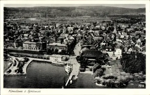 Ak Konstanz am Bodensee, Luftaufnahme von  Bodensee,  Architektur, Schiffe