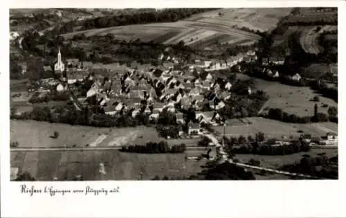 Ak Kunratice u Cvikova Kunnersdorf b. Zwickau in Böhmen Reg. Reichenberg, Luftaufnahme eines Dorf