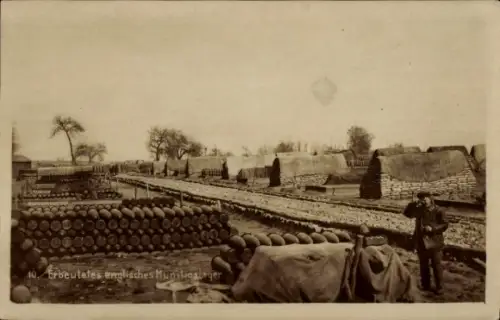 Ak Erbeutetes englisches Munitionslager, Deutscher Soldat, I. WK